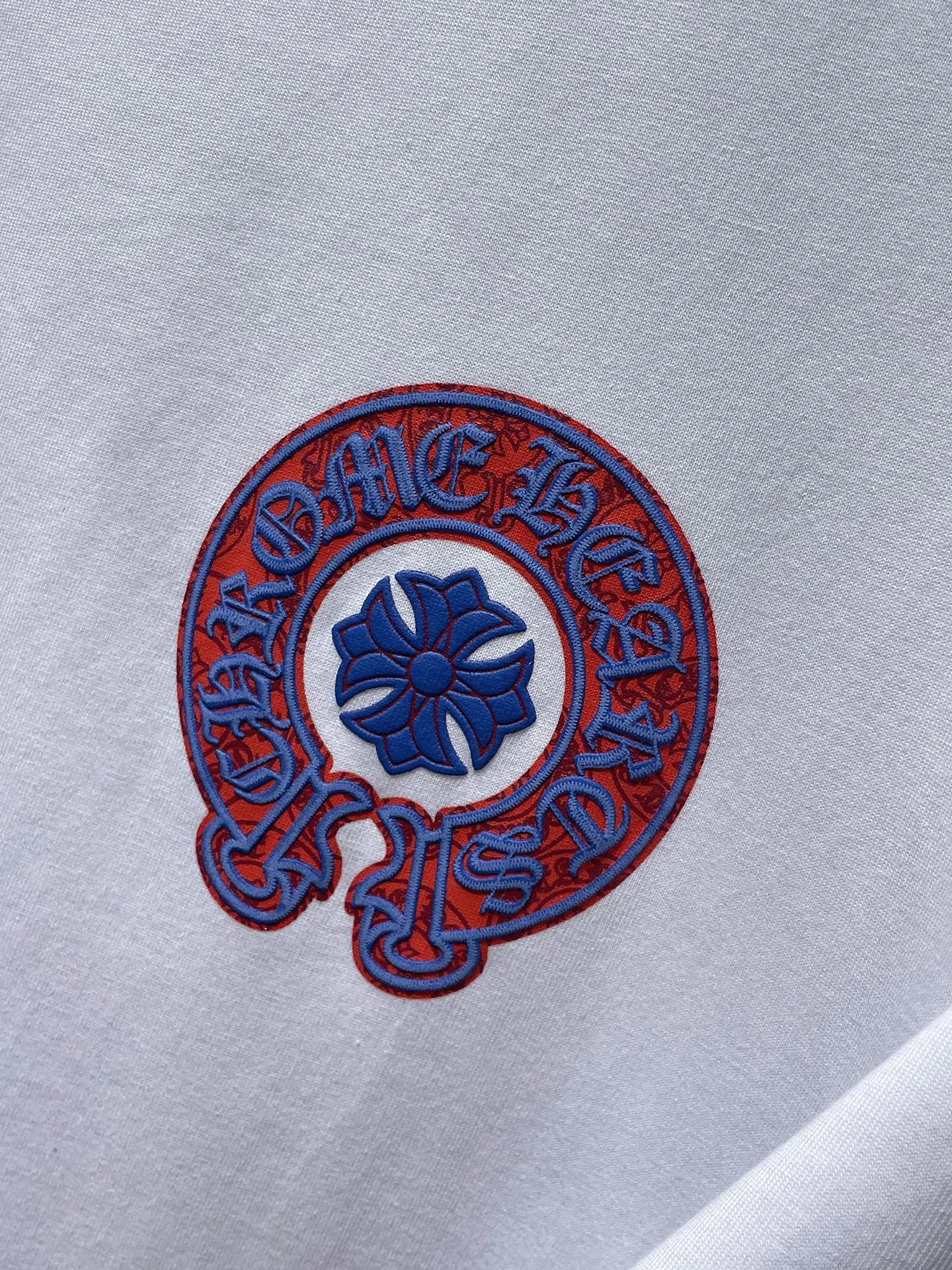 P146 New Chrome Hearts 25ss high version released in summer! ! High-weight, environmentally friendly and high-quality top-quality fabrics 260g~270g Crow Sanskrit horseshoe foam short-sleeves. Counter synchronization. 1:1 replica version. Recommended colors: white, black